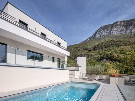 villa 5 pièces 144 m²