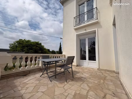 idéalement située à saint cyr sur loire maison des années 50
