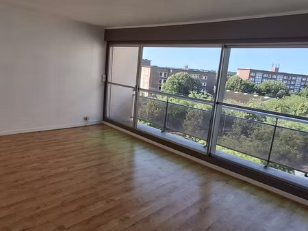 t2 lumineux de 59 m² avec grand balcon