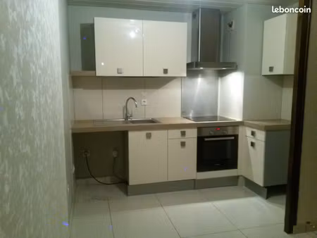 loue t3 de 54 m² avec cave et garage - centre st jean de sixt