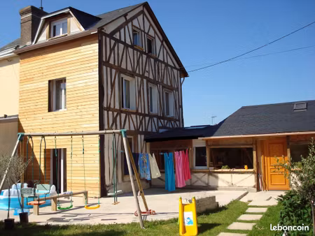 maison de 130 m2 habitable  4 ch (1 en rdc)  1 bureau  2 salles de bains  garage  sur terr