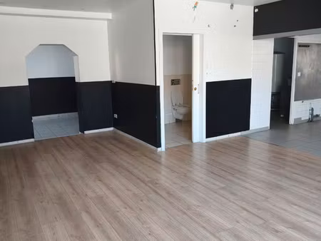 location commercial à louer idéal pour professions libérales  auto école ou bureaux