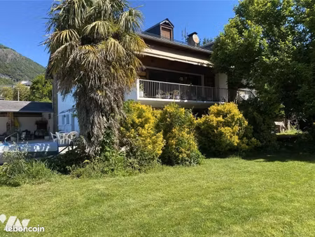maison 9 pièces 345 m²