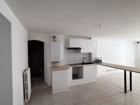 maison de ville t3 rénovée – 75 m² – 2 chambres – niort