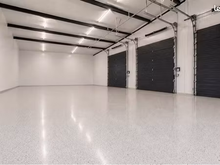 “bâtiment pro neuf 250 m² – dépôt / stockage – parking 340 m²”
