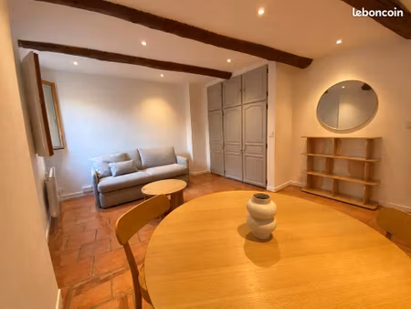 aix-en-provence hypercentre – studio meublé 23 51 m² entièrement rénové – calme sur cour