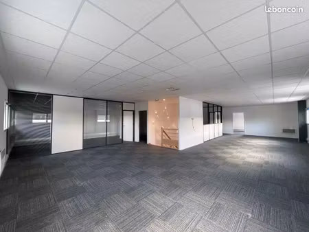 bureau 586 m²
