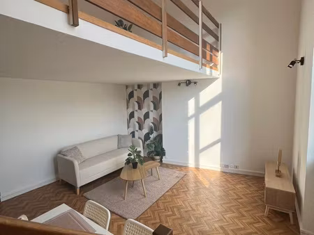beauvais hyper-centre – magnifique duplex t3 meublé avec vue cathédrale (55 m²)