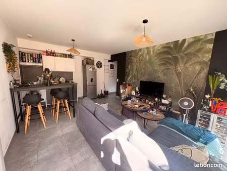 maison plain pied jardin charges comprises