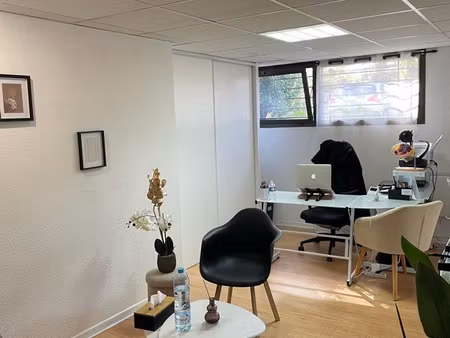 cabinet / bureau