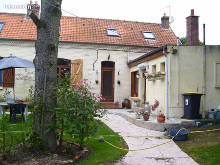 maison ancienne en retrait