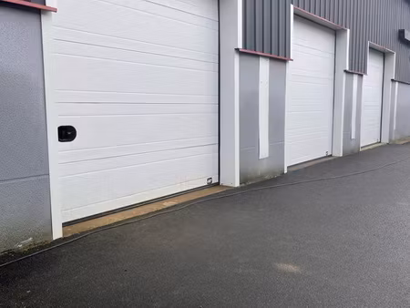 box de stockage / garage / bâtiment