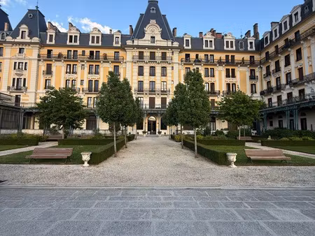 studio rénové + grenier - centre ville au bernascon