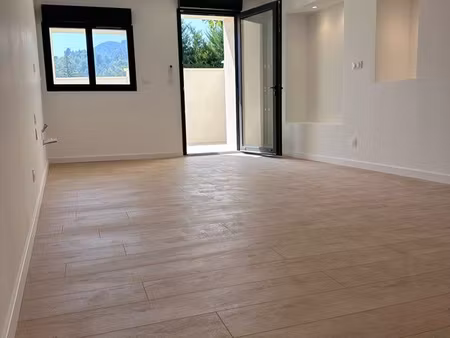 maison mitoyenne avec jardin et terrasse