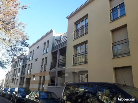 f2 avec balcon et parking - place des vosges hopital central