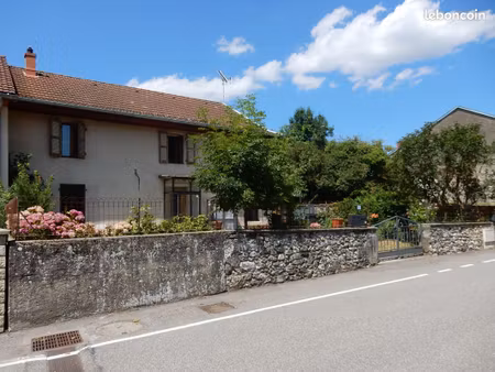 maison 9 pièces 135 m²
