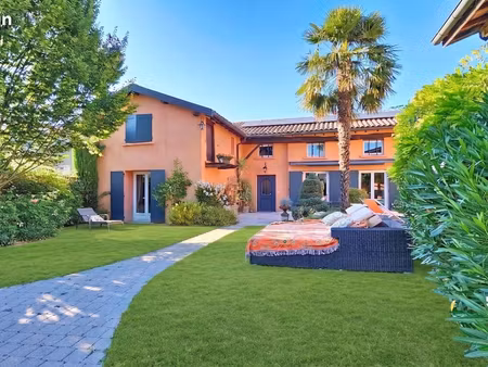 corps de ferme 240m2–4 chambres-piscine- terrain 653m2