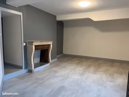 appartement de charme 65m² - place nationale dole au pied de la collégiale