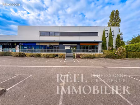 bureaux  local commercial 206 m² auch