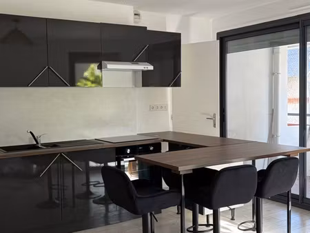 t2 rénové avec balcon et dressing - emplacement idéal