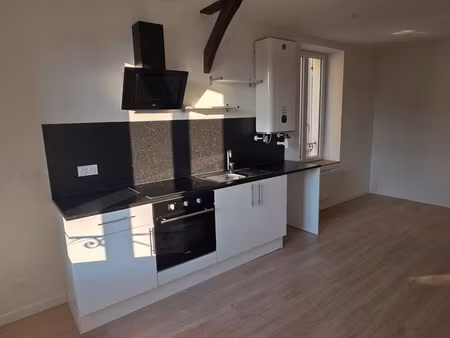 t2 34 m² rénové – vierzon – lumineux  dpe c  fibre  sécurisé  jardin
