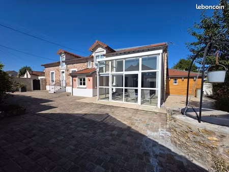 ensemble immobilier d’exception composé de deux logements indépendants  une maison de 232m