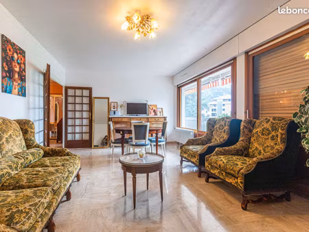 appartement 3 pièces 84 m²
