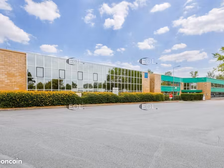 local bureaux 981 m²