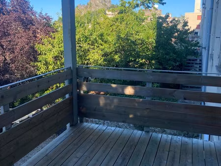 appartement proche centre ville avec grande terrasse
