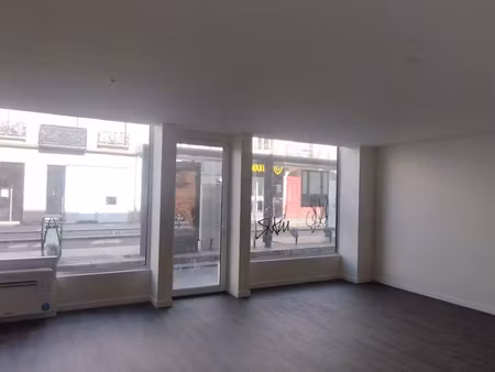 belle boutique neuve sur axe passant
