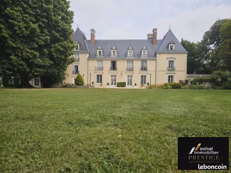 chateau 20 pièces 900 m²