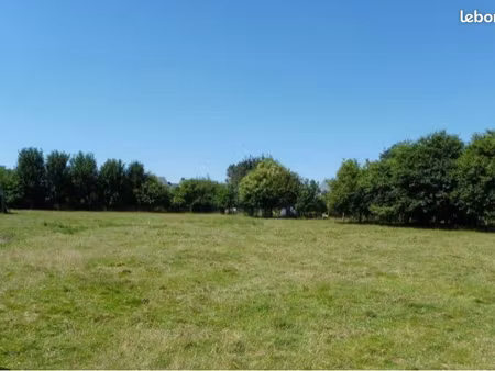 bâtiment 240 m2 + 190 m2 + terrain 1.8hectares