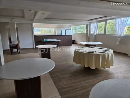 immeuble 3 pièces 705 m²