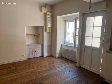 loue maison de ville 1chambre