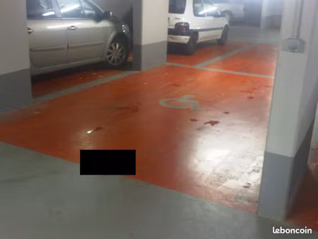 grand emplacement de parking en sous-sol (normes pmr) - créteil pointe du lac
