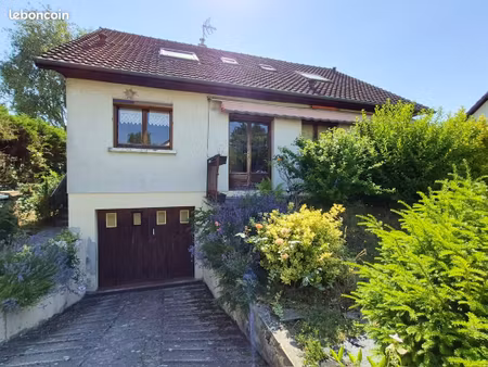 pavillon 8 pièces 135 m²