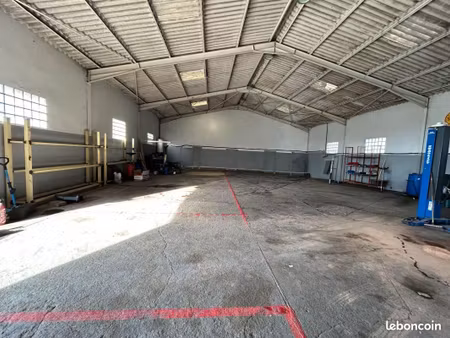 local d'activité 650 m²