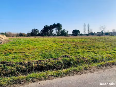 terrain 834 m² cubnezais