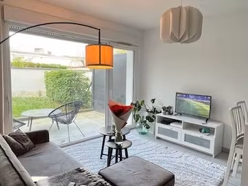t2 meublé avec jardin & paking