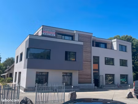 locaux neufs 300 m2