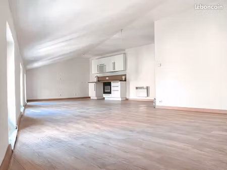 béziers centre t3 rénové de 67 m² avec cuisine équipée