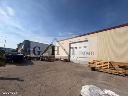 local bureaux 900 m²