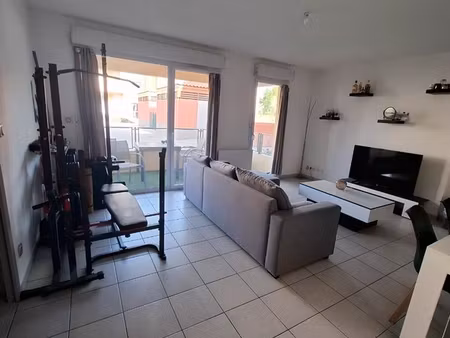 t2 meublé de 42 m² avec terrasse  parking privatif et piscine – disponible au 31 août