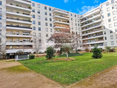 t3 68 m² - balcon -garage - a proximite du parc de la tete d'or