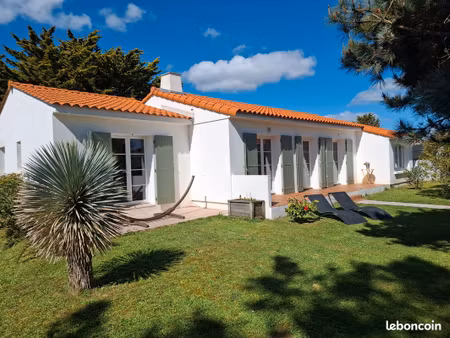maison lumineuse avec beau jardin