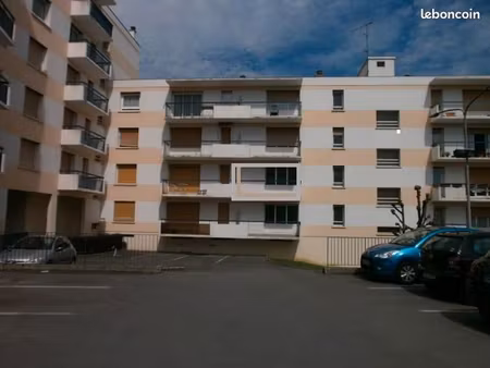 studio  26m²  balcon  parking
