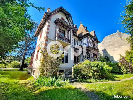 maison de ville 8 pièces 240 m²