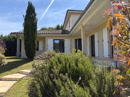 villa 7 pièces 181 m²