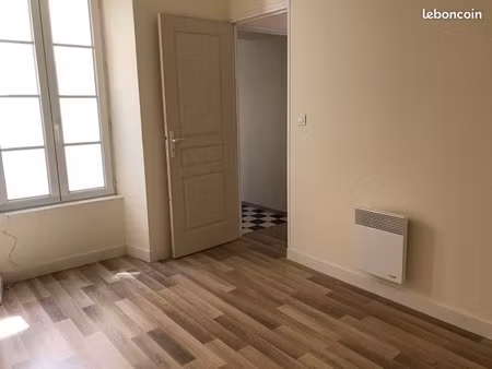 appartement f2 37 m² – centre-ville saint-jean-d'angély – calme – cuisine équipée