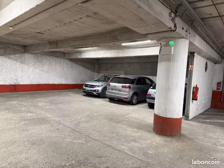 parking/box 1 pièce 670 m²